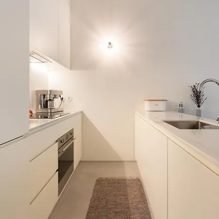 Apartment Host Wise - Luxurious Private Flats - Balcony *