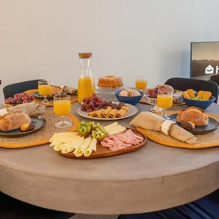 Host Wise - Luxurious Private Flats - Balcony * Porto