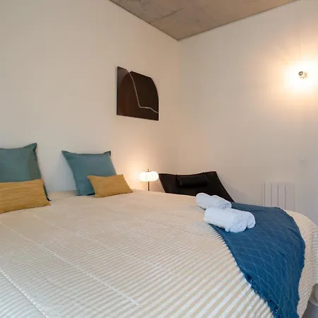 Host Wise - Luxurious Private Flats - Balcony * Porto