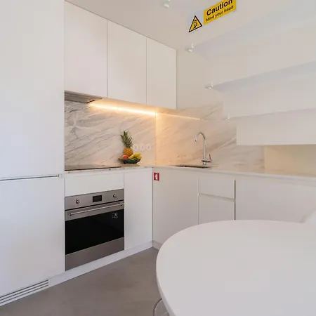 Apartment Host Wise - Luxurious Private Flats - Balcony