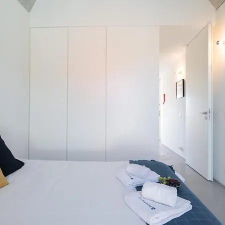 Host Wise - Luxurious Private Flats - Balcony Apartment Porto