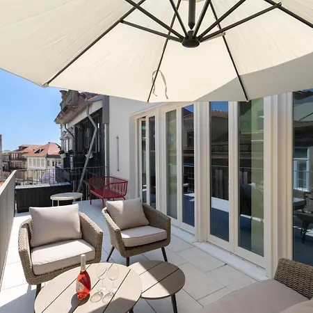 Host Wise - Luxurious Private Flats - Balcony Apartment